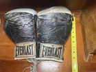 Vintage Well-Used Lace-Up Everlast Boxing Gloves — photo 7