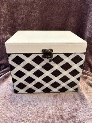 Decorative Black And White Painted Storage Box Pressboard/Wood