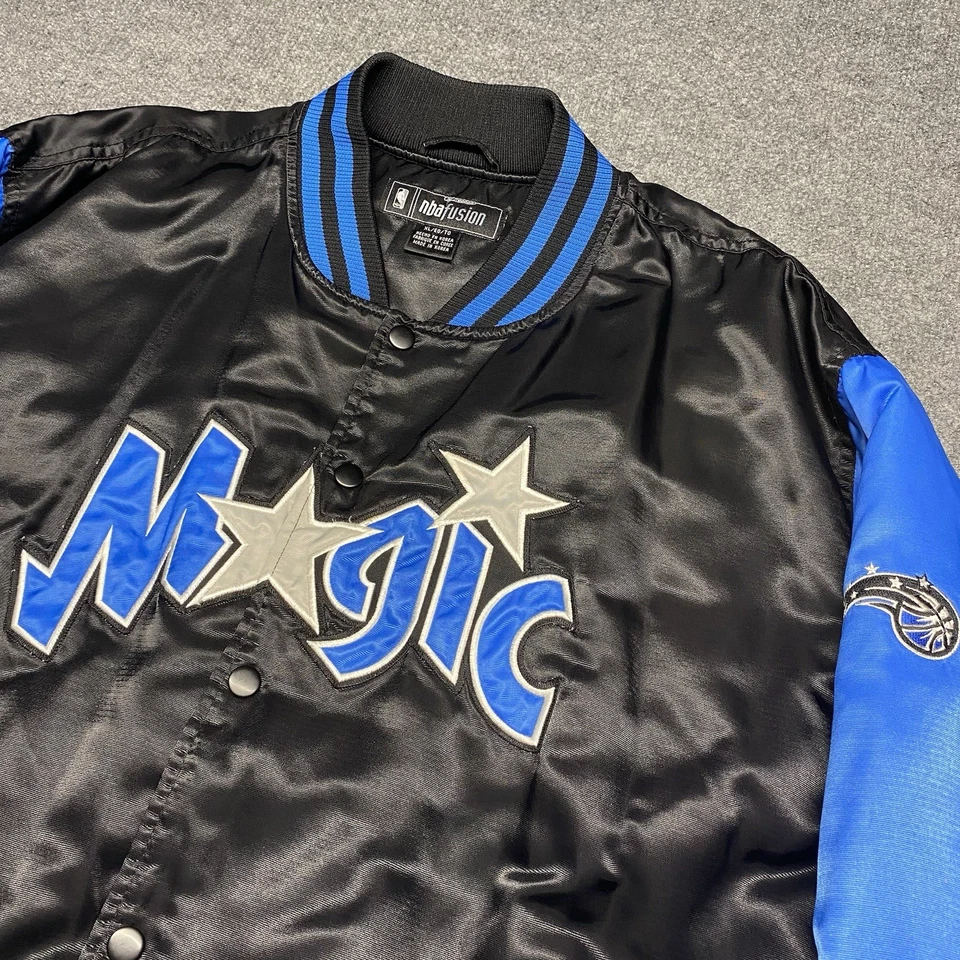 Jaqueta Bombardeiro Masculina Vintage Orlando Magic Cetim Bordado Snap Varsity Tamanho XL EXCELENTE ESTADO USADO - Imagem 2 de 4
