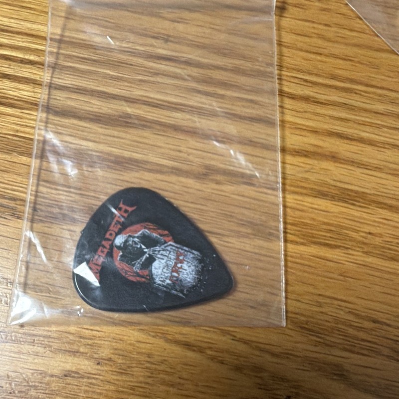 Black Guitar Pick - Skull Graphic Design, Black/Red/White Color Megadeth