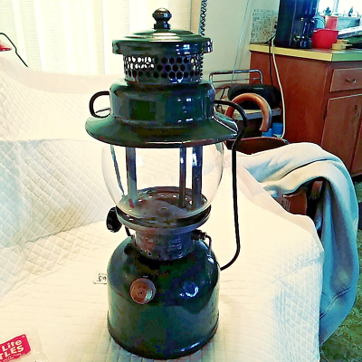 COLEMAN (75 YEAR OLD) LANTERN MODEL 242C SINGLE MANTLE DATED 8
