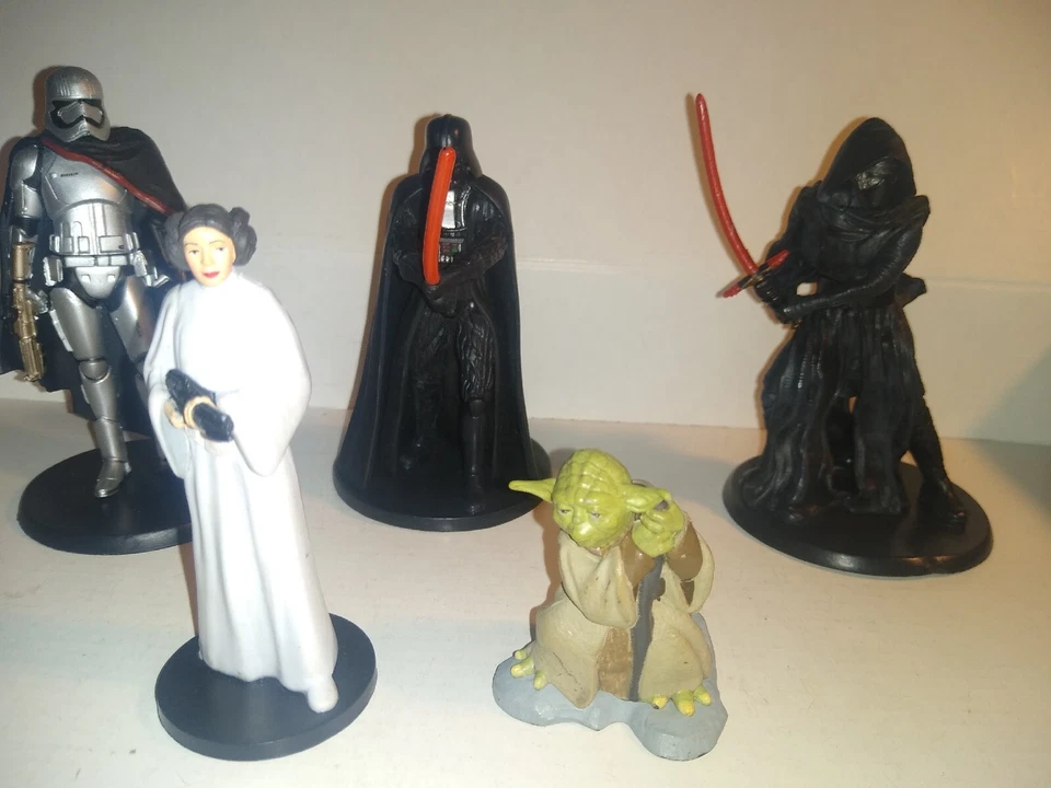 Star Wars PVC Figuras Sueltas Disney Lote de 5 Darth Vader Leila Yoda Phasma Foto 3 de 4