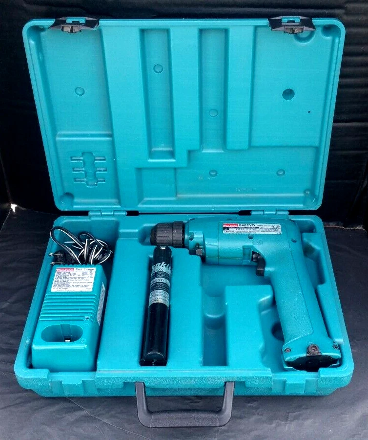 Makita 8402 VD Hammer Drill Kit Case 824401 6 Charger DC 1200 A