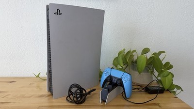 Sony PS5 CFI-1215A 825GB Disc Console + Controller + Charging Dock