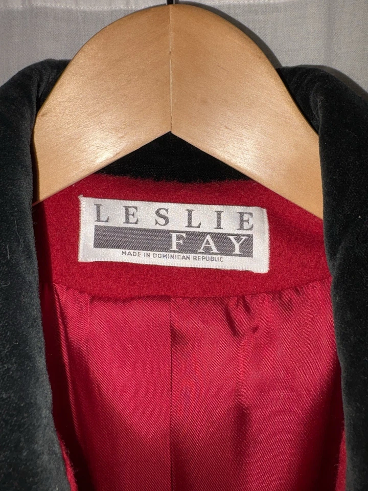 Vintage 80s Leslie Fay Red Wool Coat with Black Collar Size 6 - Image 3 of 4