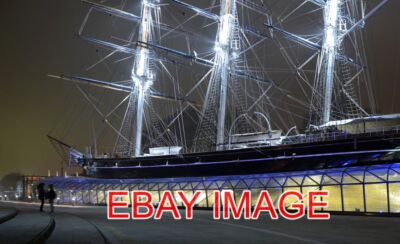 FOTO CUTTY SARK IN DER NACHT EINE WEITERE AUFNAHME IN GREENWICH NACH EINBRUCH DER DUNKELHEIT.
