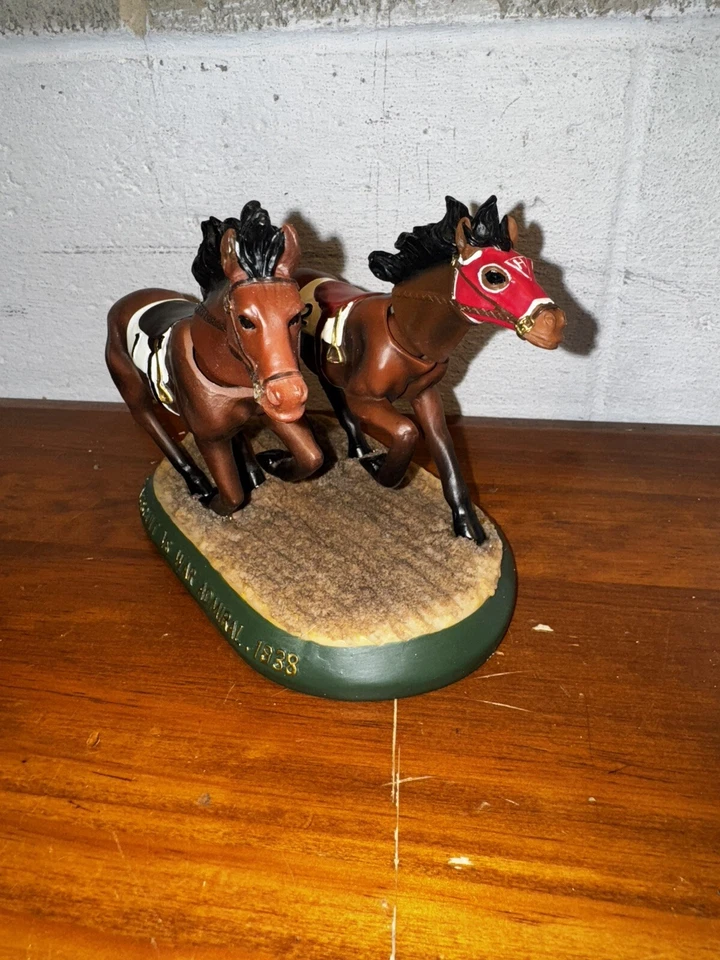 Bobbleheads dobles Seabiscuit vs War Admiral - Promociones Golden Eagle 1938 Foto 2 de 4