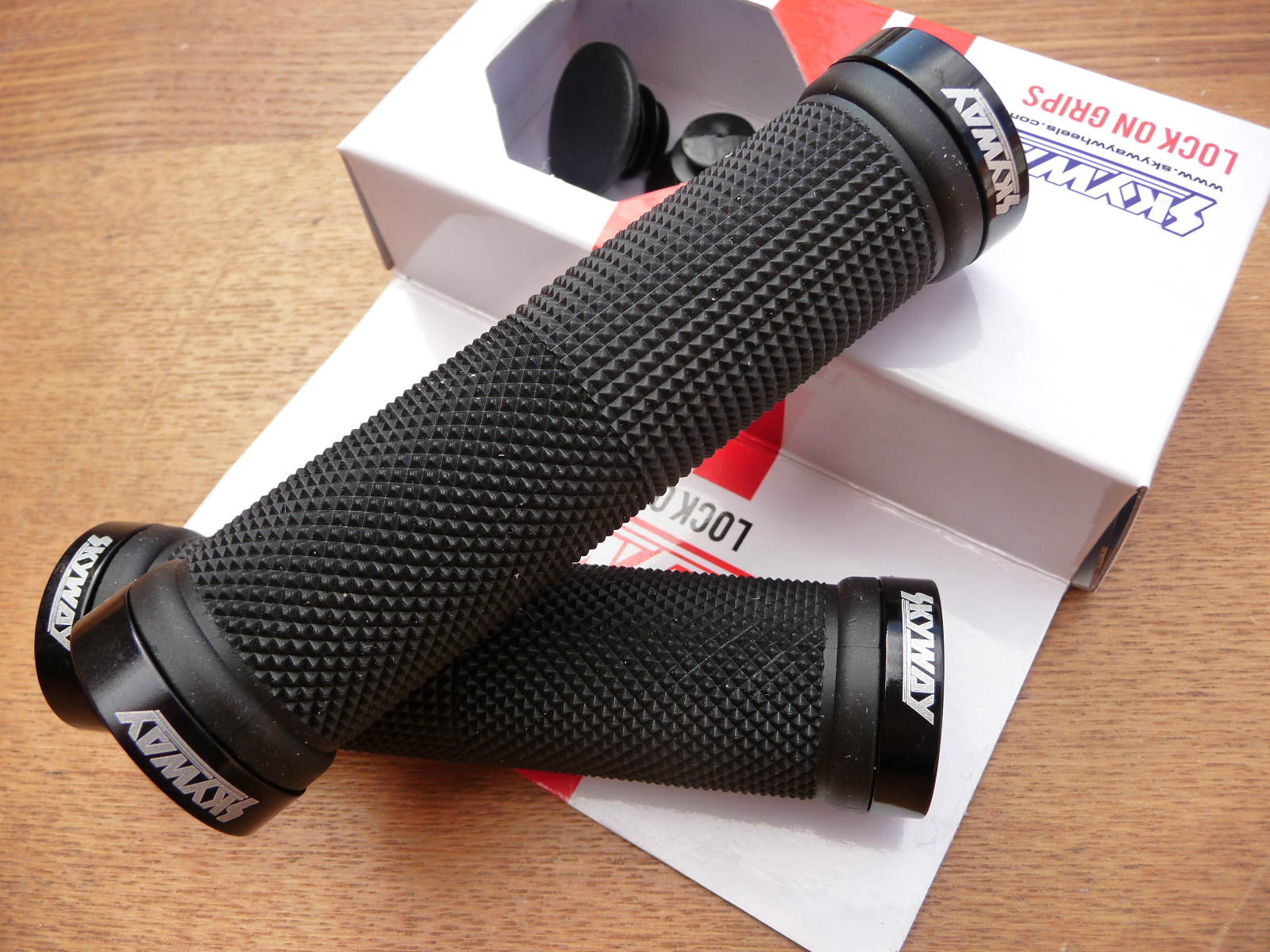 mountain bike lock on grips