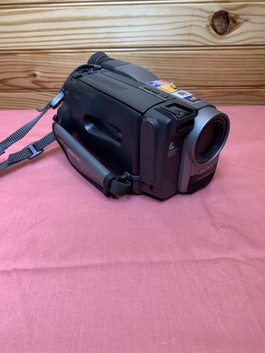 Sony CCD-TRV52 NTSC 30X Zoom Handycam Vision Video 8 Video Cam