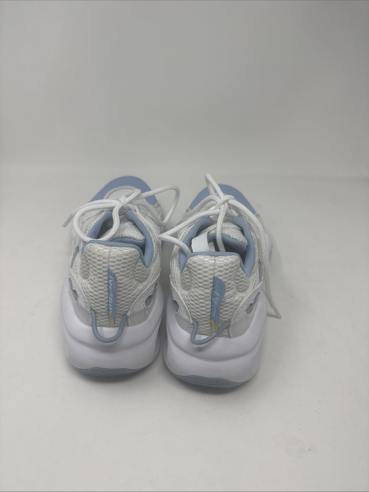 Reebok Solution  White  Blue Basketball Shoes Mens Size 4.5 thumbnail 3