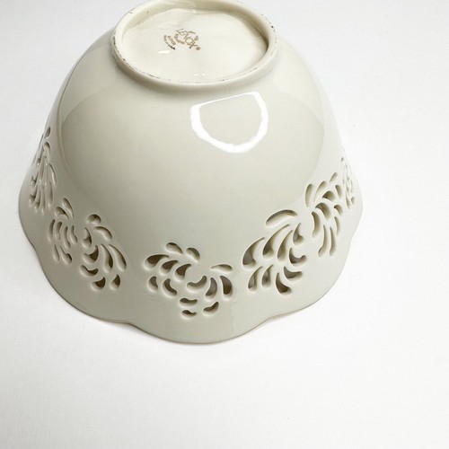 Lenox Westbury Kollektion 8" geprägte Pierce Schale Koordinaten mit Ewigkeit - Bild 7 von 9