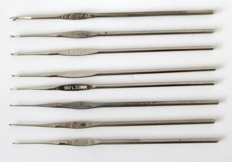 LOT 8 VINTAGE BOYE STEEL CROCHET HOOKS SIZES 00,  (TWO) 5 , 7, 10 , & (THREE) 11