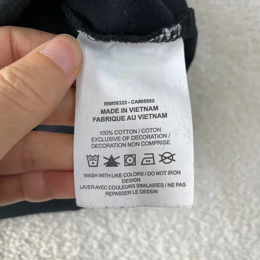 Nike Long Sleeve Swoosh World Wide - Size L, Black, Lightly Used thumbnail 2