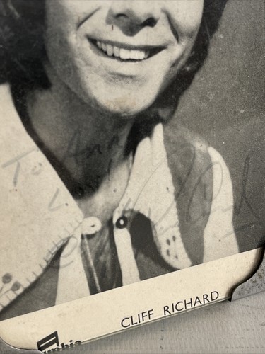 SIR CLIFF RICHARD FIRMADO EN PERSONA Autógrafo 5.5 x 3" TARJETA PROMOCIONAL / FOTO Desvanecida - Imagen 4 de 7