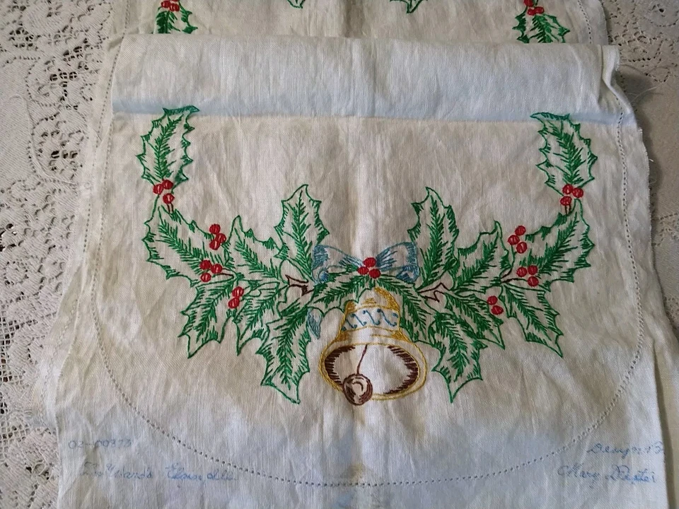 Corredor de mesa de lino Dexter Lee Wards COMPLETADO 02-00873 campanas de Navidad acebo Foto 3 de 4