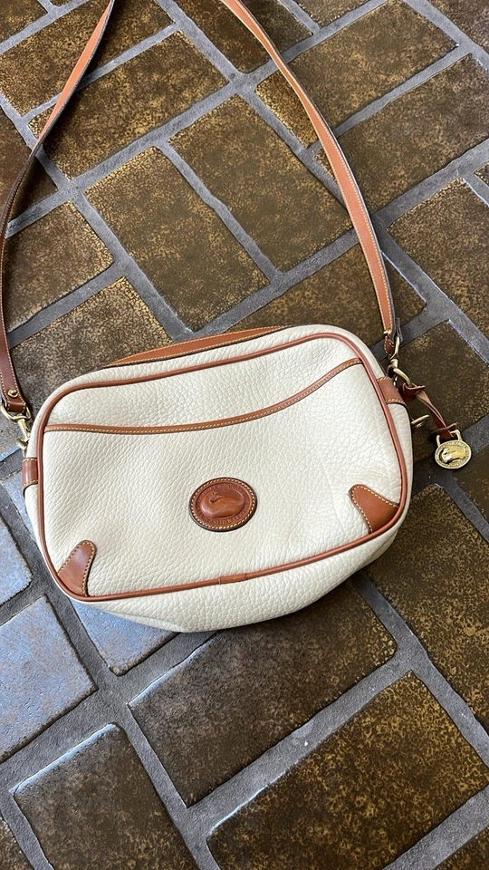 Bolso Bandolera Dooney & Bourke Bone De Colección Blanco y Cuero Tostado Británico con Cremallera Superior Foto 2 de 4