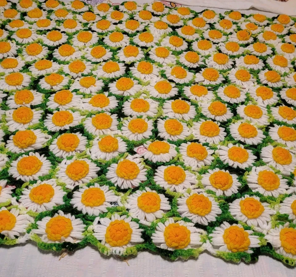 De colección Crochet Margarita Lap Throw/Blanco afgano con acento de cama 3D Amarillo Puffs 32x47' Foto 4 de 4