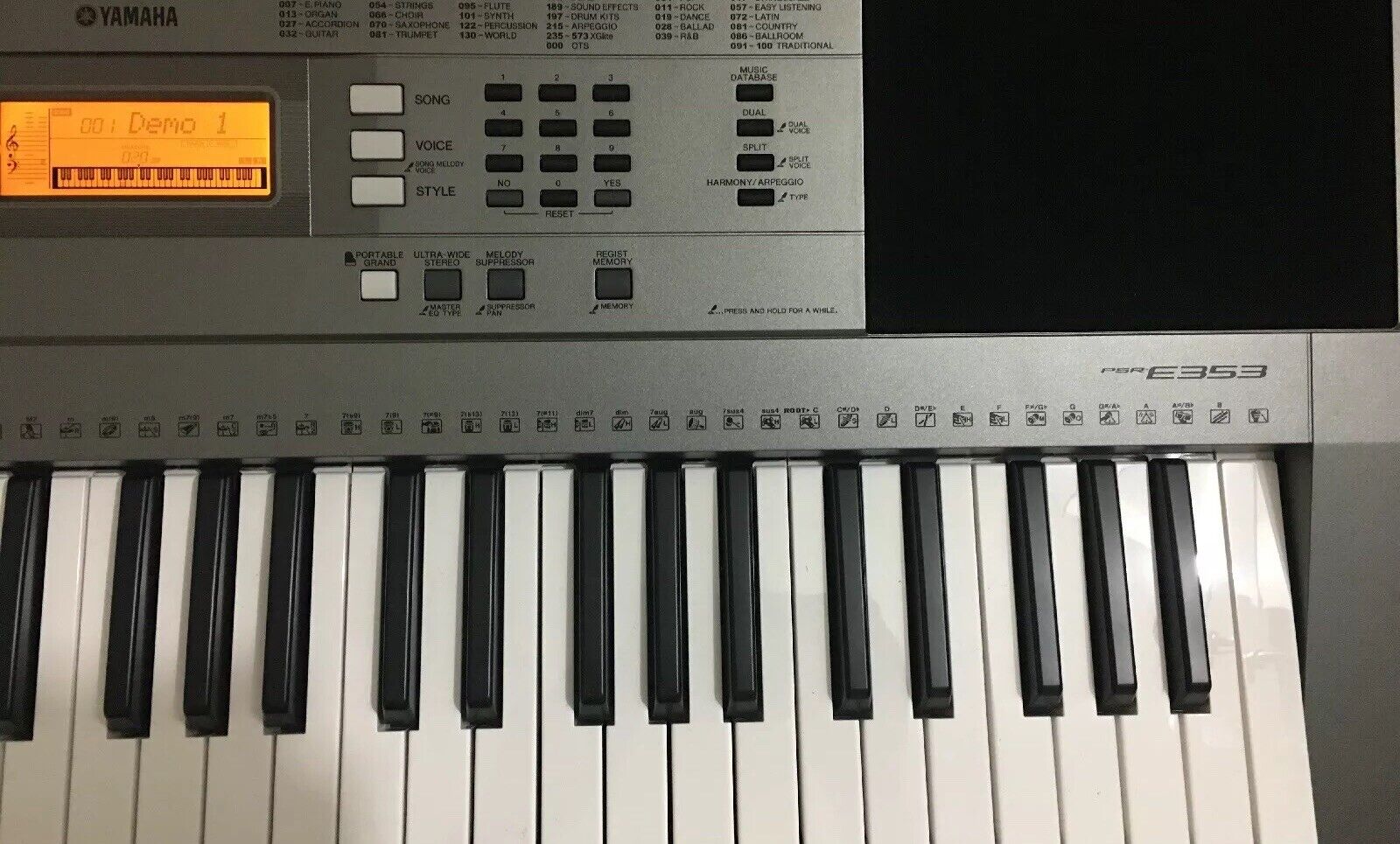 Yamaha PSR-E353 61 Key Keyboard