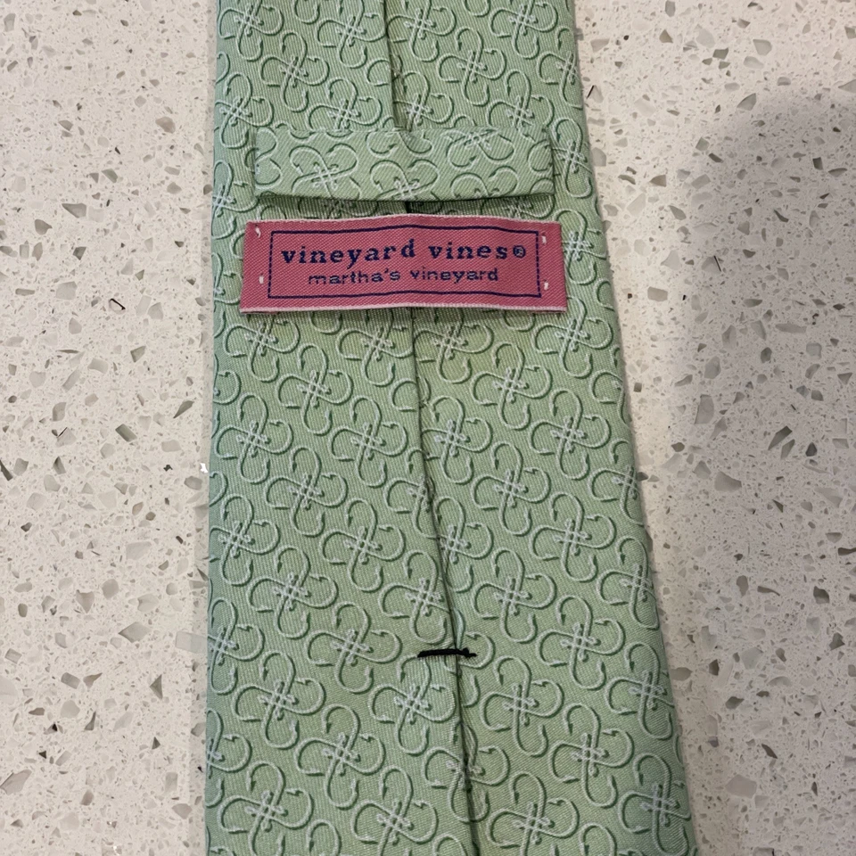 CORBATA FLORAL VINEYARD VINES HECHA EN EE. UU. VERDE CLARO/BLANCO - CORBATAS DE DISEÑO. Foto 2 de 4