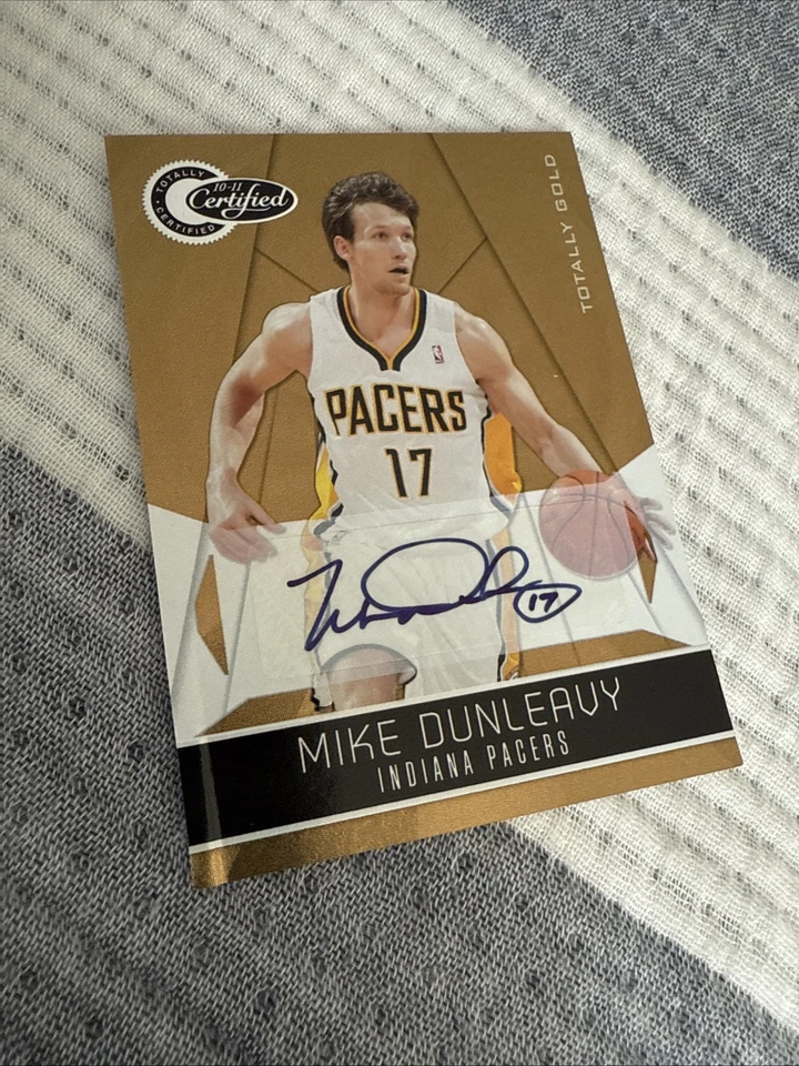 2010-11 Certified Mike Dunleavy Totally Gold Auto /25 #98 - Read - Image 4 of 4