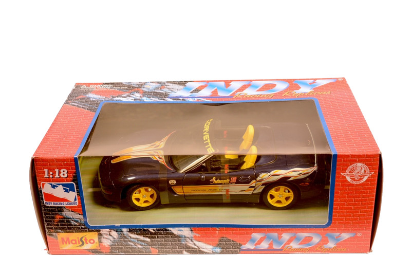 Maisto 1:18 Chevrolet Corvette Indy 500 Pace Car (1998) Diecast