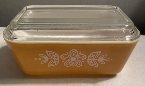 Vintage Pyrex Butterfly Gold Refrigerator Dish With Lid 1.5 pint size 0502