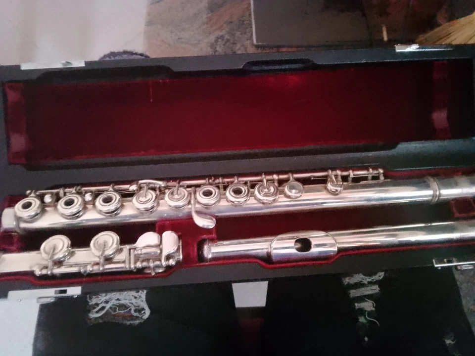 Yamaha YFL-681 Flauto Traverso con Mi Snodato - Argento - Immagine 2 di 3