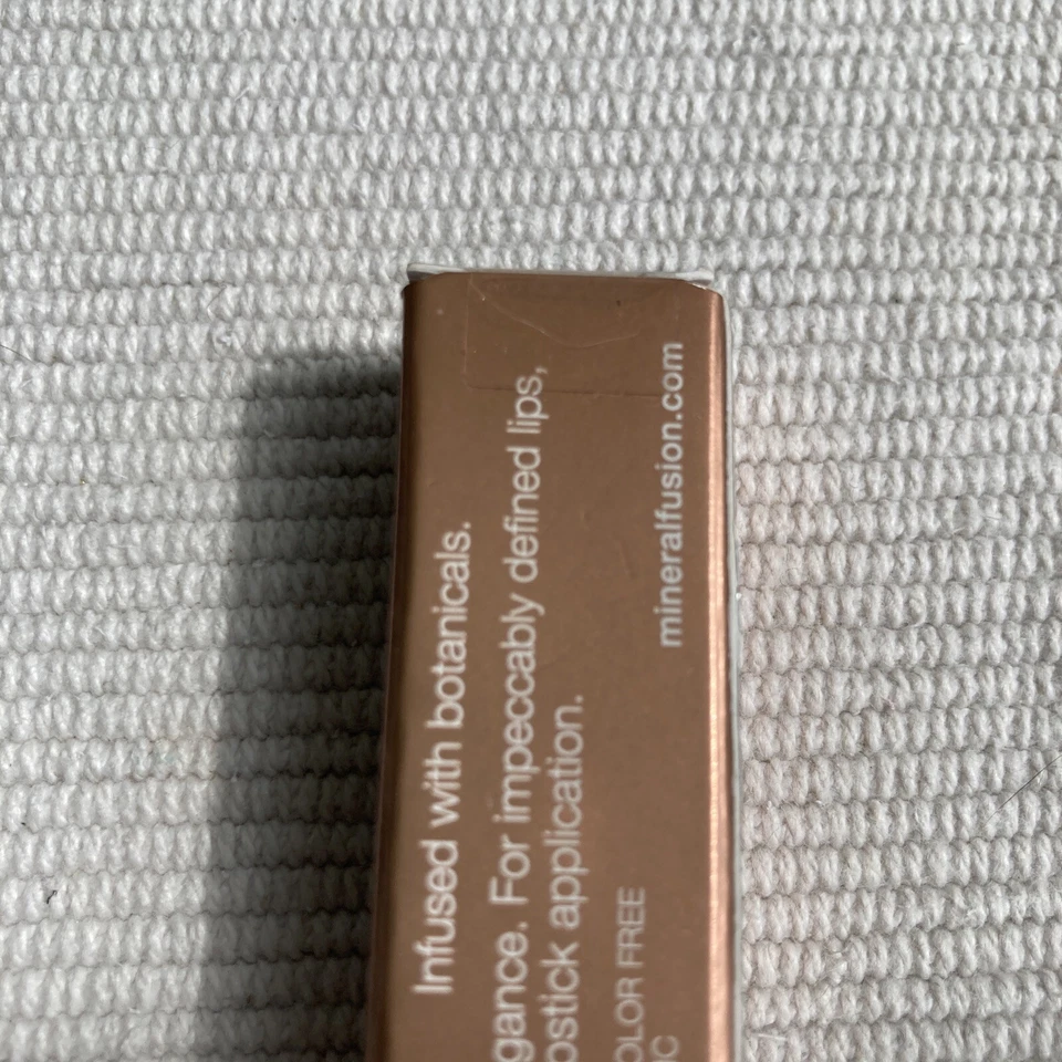 Lápiz labial brillo mantequilla MINERAL FUSION JUGOSO 0,06 oz/1,8 g rico color audaz nuevo en caja sellado Foto 4 de 4