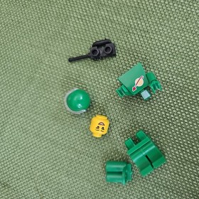 LEGO Ideas Green Classic Space Minifigure From 21109 Exo Suit