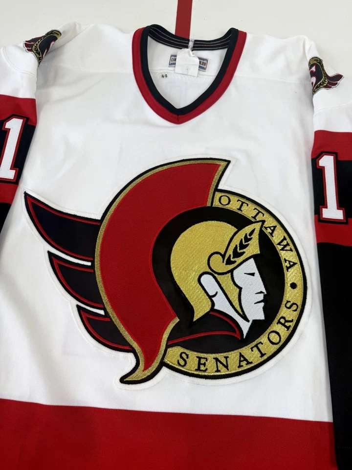 Camiseta deportiva de hockey auténtica de la NHL 44 de los Senadores de Ottawa Daniel Alfredsson de colección 1996-97 Foto 4 de 4
