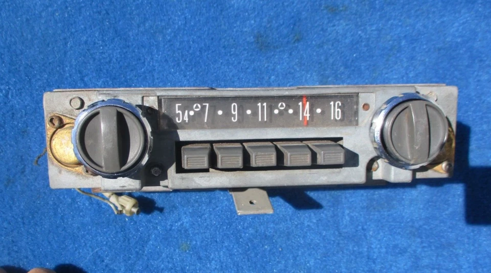 Radio pulsador Rambler Rebel Ambassador 1960 1961 original esfera AMC funciona Foto 3 de 4