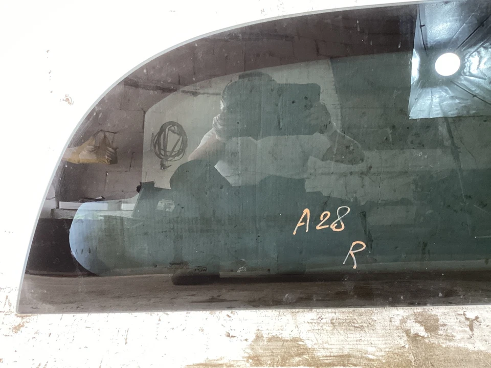 Dodge Grand Caravan 2008-2016 pasajero cuarto derecho ventana vidrio OEM Foto 3 de 4