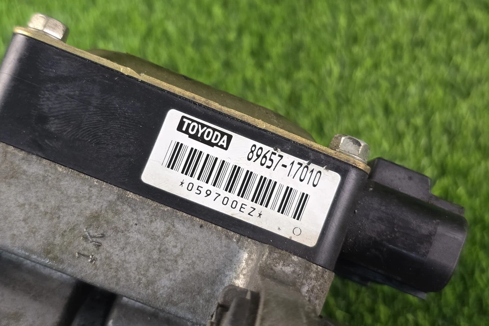 Bomba de dirección asistida eléctrica Toyota MR2 2000-2005 Spyder 89657-17010 OEM JDM uso Foto 2 de 4