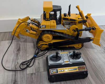 Vtg 1987 New Bright Remote Control CAT Dozer D10N Wired RC