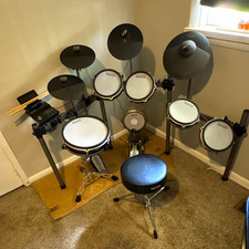 Simmons Titan 75 Digital Electronic Drum Kit Mesh Heads with Drum Throne.