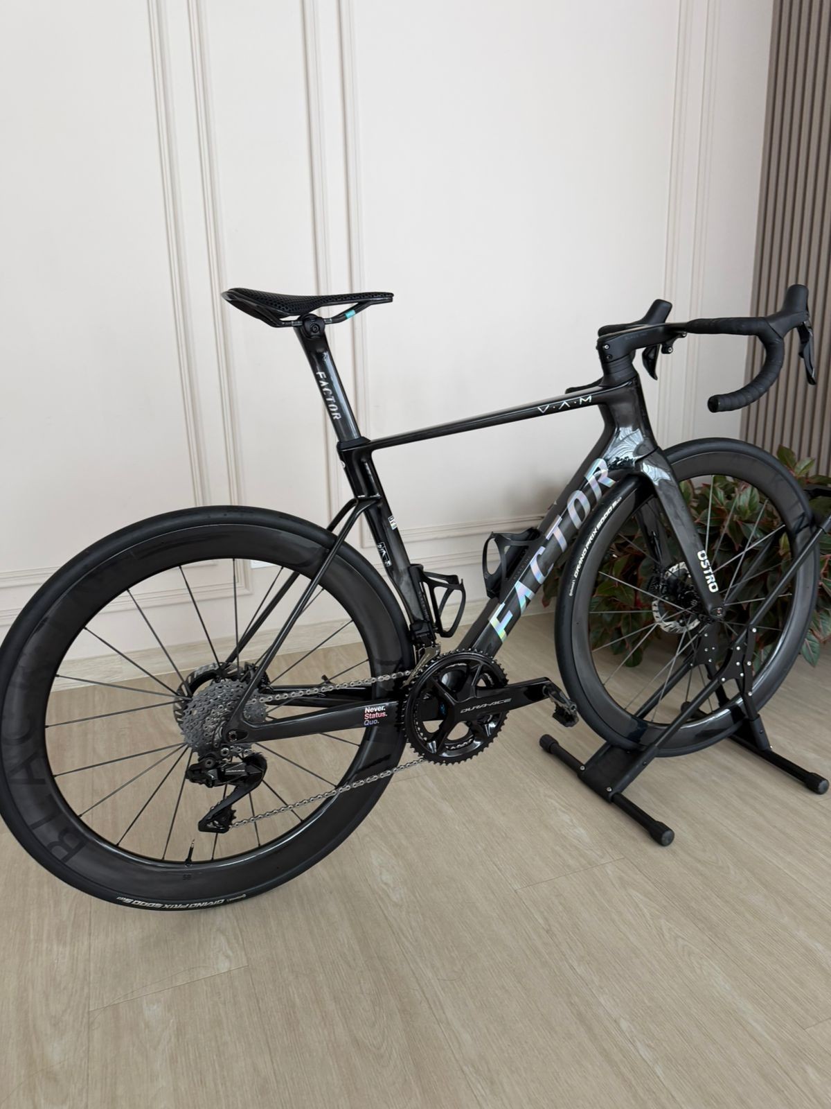 Factor OSTRO VAM 2.0 Shimano durace Di2 Blanco INC Carbón Wheels Size 54.