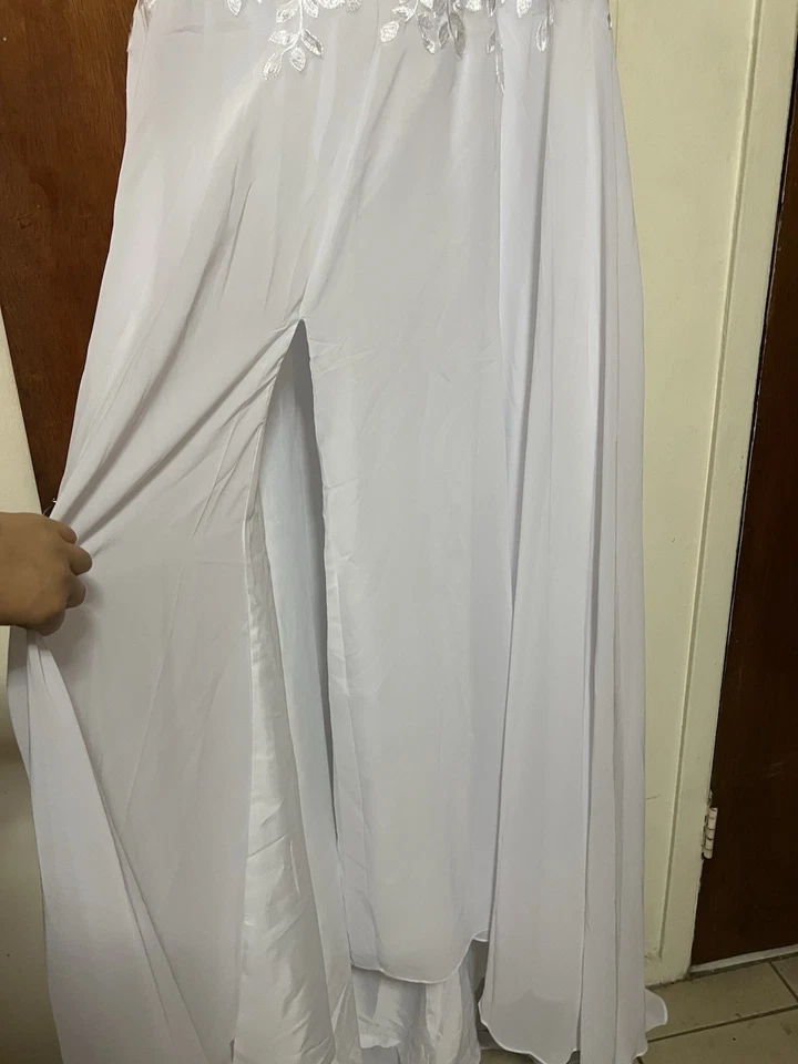 Vestido de novia blanco sin mangas Foto 3 de 4