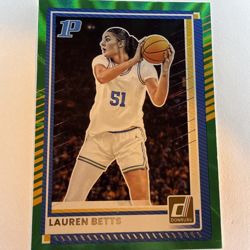 2025-26 Donruss Lauren Betts Green Holo Laser #118 UCLA