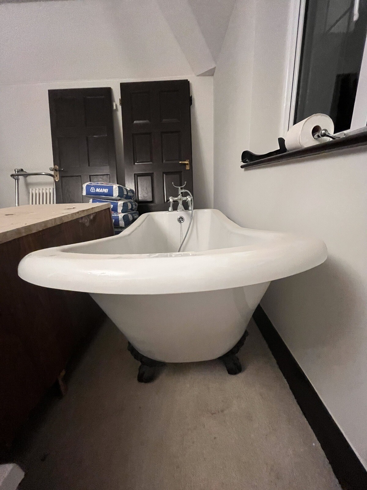 Freestanding Roll Top Bath With Claw Feet And Waste eBay
