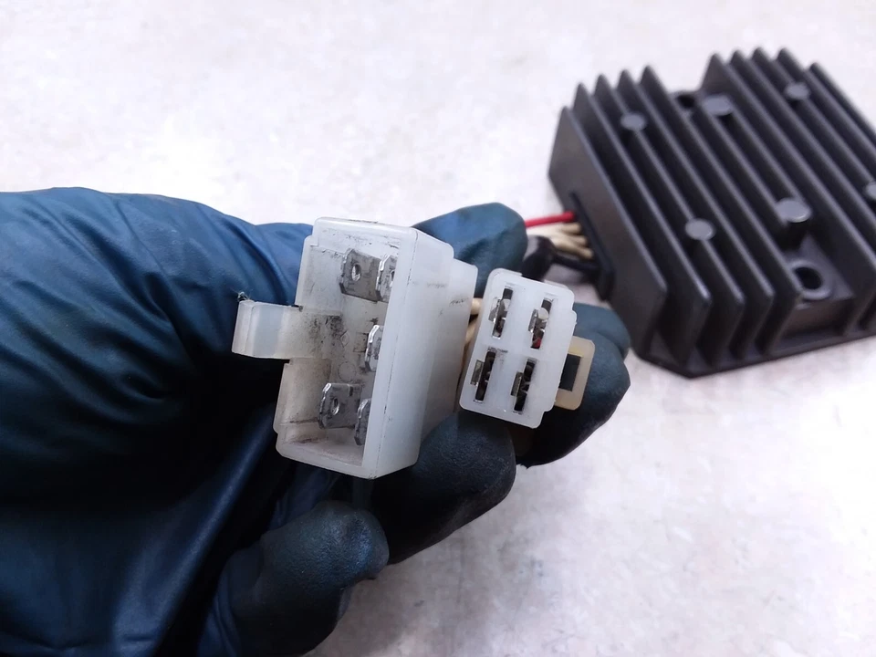 Regulador rectificador de voltaje Yamaha 1100 Maxim XJ XJ1100 1982 ANX-C40 PJ Foto 4 de 4