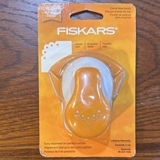 Fiskars Paper Punch Circle Less Than 1" Shapes Compact Actual Size 154960-1002