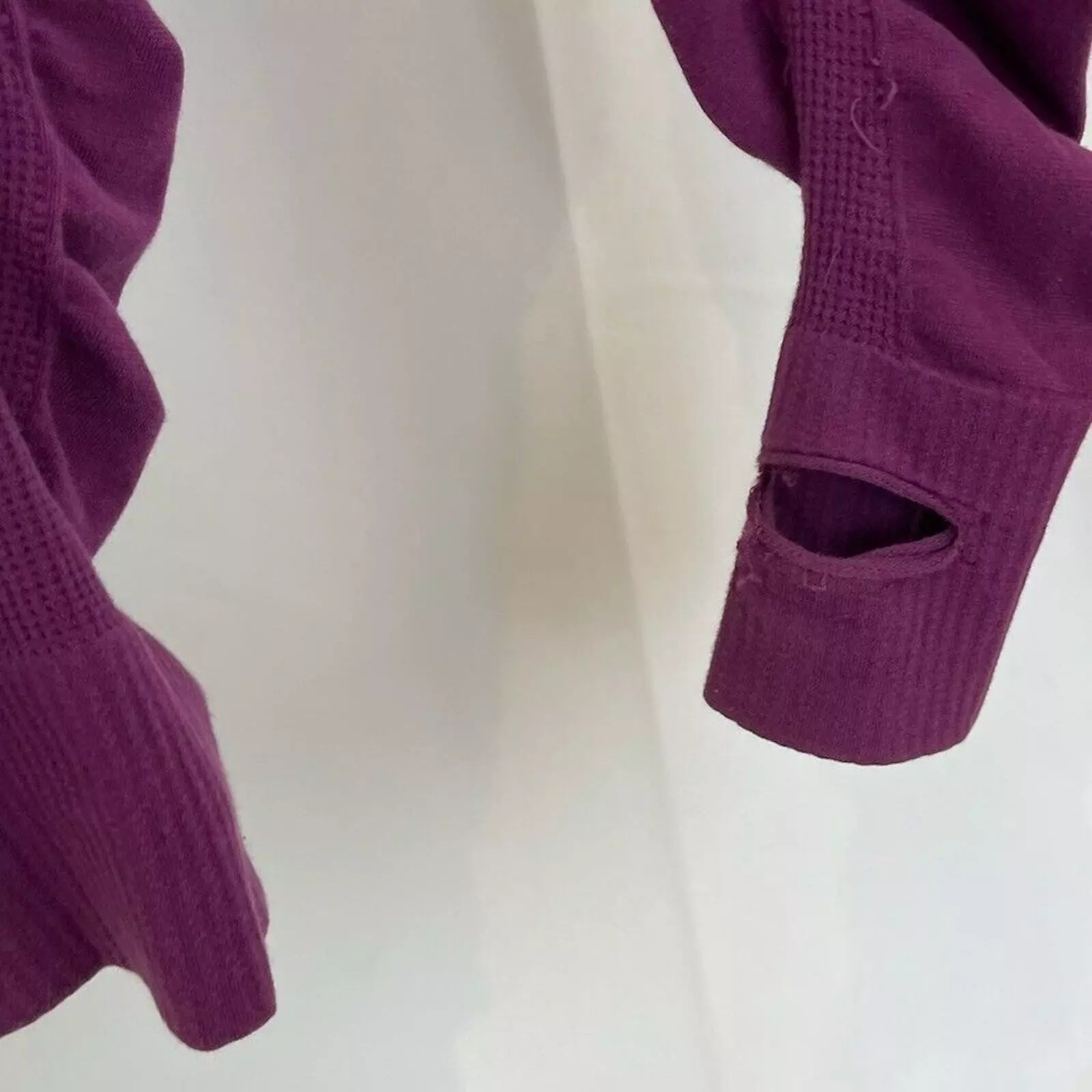 athleta ruched turtleneck long sleeve stretch thumbholes shirt