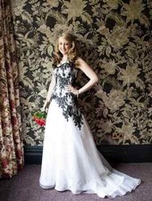 Victorian Gothic Country Wedding Dresses Sweetheart Lace Black White Bridal Gown
