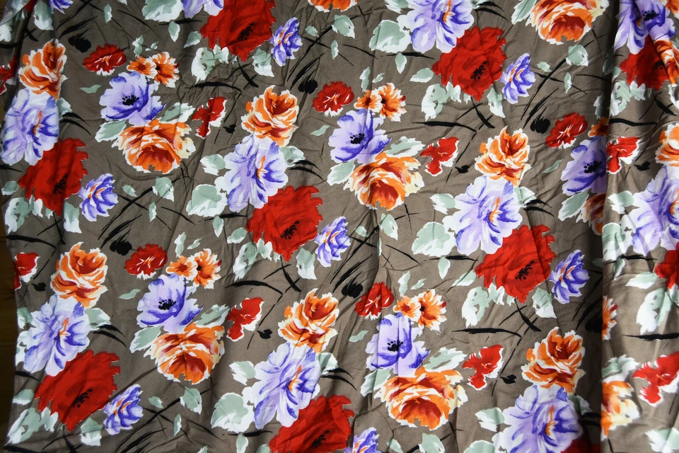 Lote Tela Artesanal Marrón Metálico Satén Floral Patrón Dorado Granja Vacas Oso de Peluche Foto 3 de 4