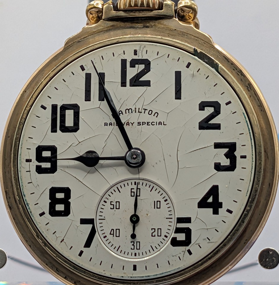 A 1940s Hamilton 992B Railway Special 21-jewel pocket watch — the pinnacle of American railroad watchmaking, precision-engineered and historically significant.