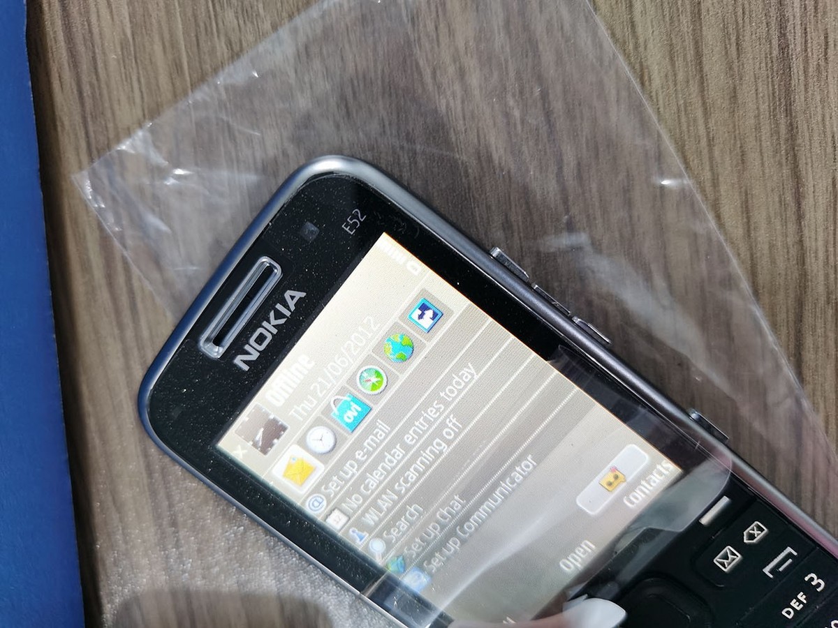 Nokia E52 - 60 MB - Black (Unlocked) Symbian smartphone 2.4