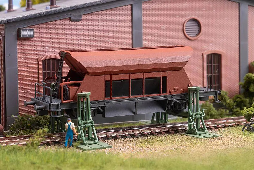 Wagon Faller 120323 avec 2 vérins pour décor de gare HO 1/87