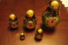 Russian nesting dolls (5) made in Russia, still with original sticker original