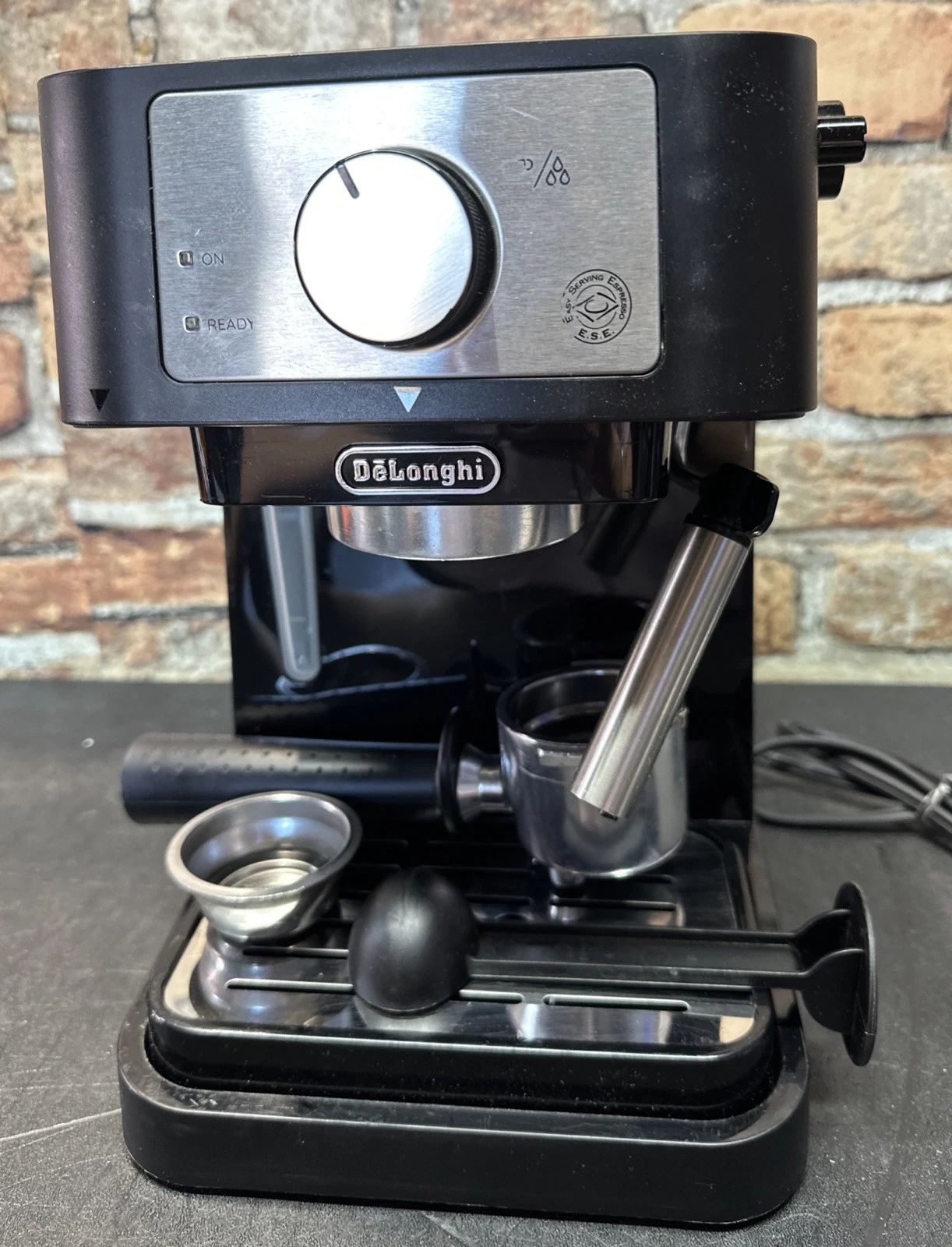 De'Longhi EC260BK Stainless Steel Espresso Machine - Black / READ