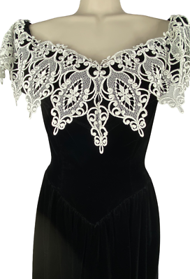 Woman Size 9/10 Dress Black Velvet White Lace Long Style